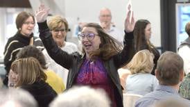 Ready, set, ‘Gogh’: Buyers dash to their favorite art at Serenity fundraiser in Oregon