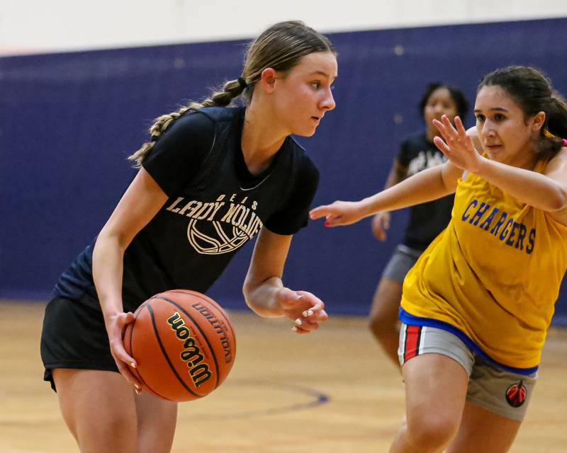 Oswego East's Aubrey Lamberti drives to the basket at the Oswego Girls Basketball Shootout . June 30, 2023.