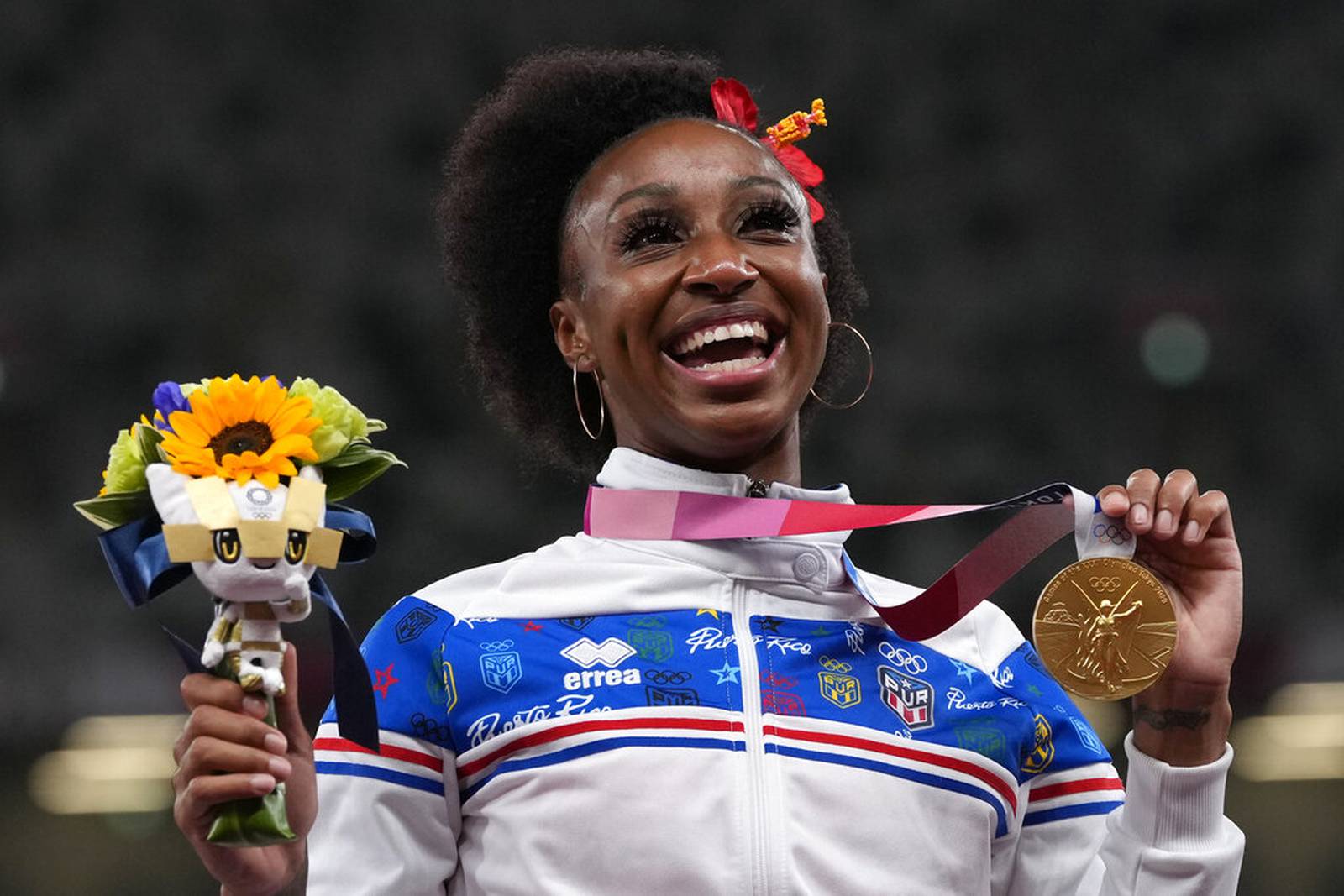 Jasmine CamachoQuinn, sister of Bears LB Robert Quinn, wins Olympic