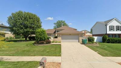 Single-family home sells in Orland Park for $426,000