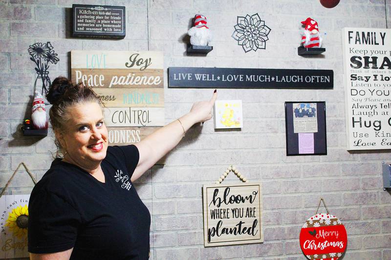 "Life well, love much, laugh often." "Bloom where you are planted." They're two of several positive words of wisdom that Erica Tanner has on the walls of her Chadwick restaurant, Cafe on 2nd.