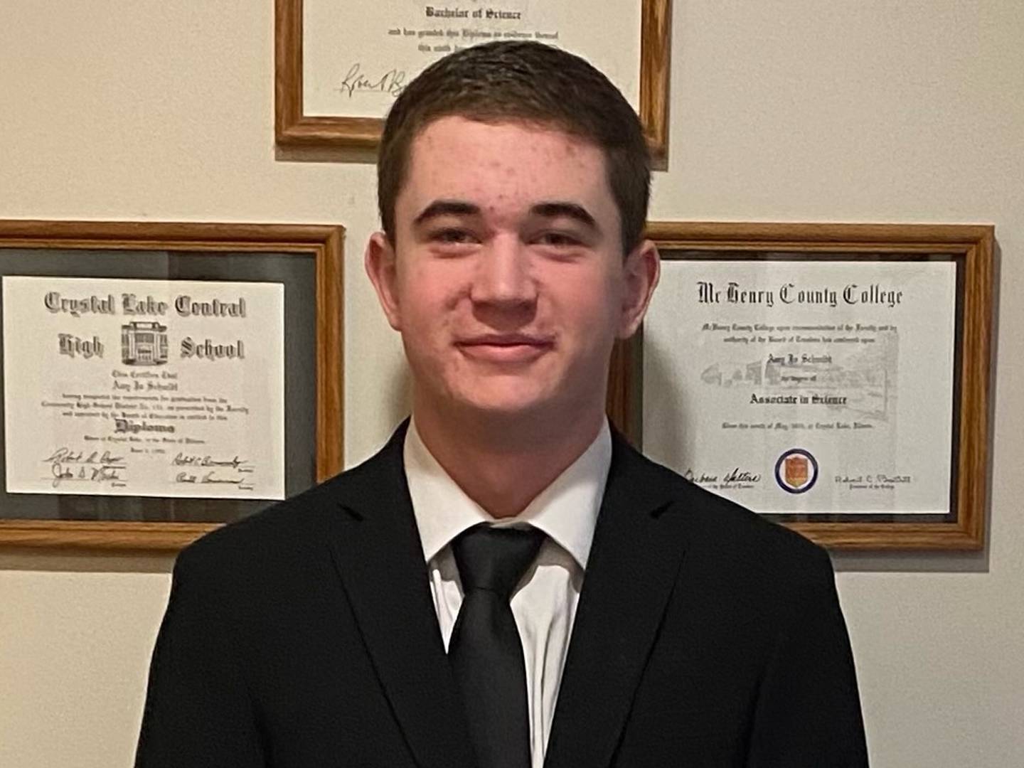 Prairie Ridge senior Joey Moritz, who caddies at Barrington Hills Country Club, received a Chick Evans Scholarship.