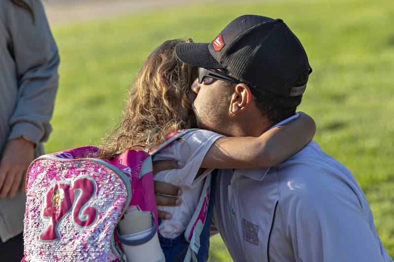 Ryan Webb gives Milani Webb, 5, a kiss before the young lady goes to school Wednesday, Aug. 13, 2025, at Washington in Dixon.