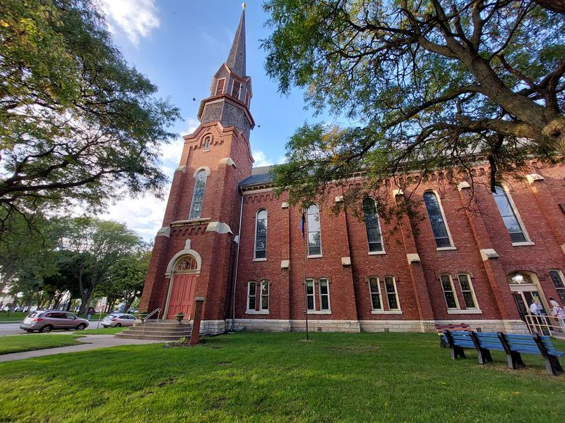 The Open Table United Church of Christ in Ottawa will be given to the Ottawa Center for the Arts to create a performance arts venue.