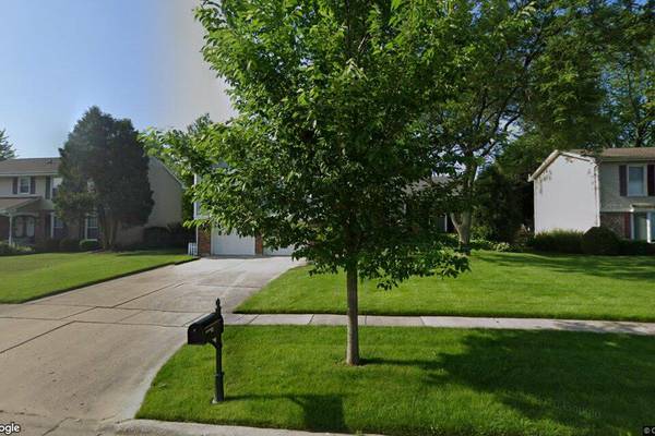Single-family home sells in Crystal Lake for $390,000