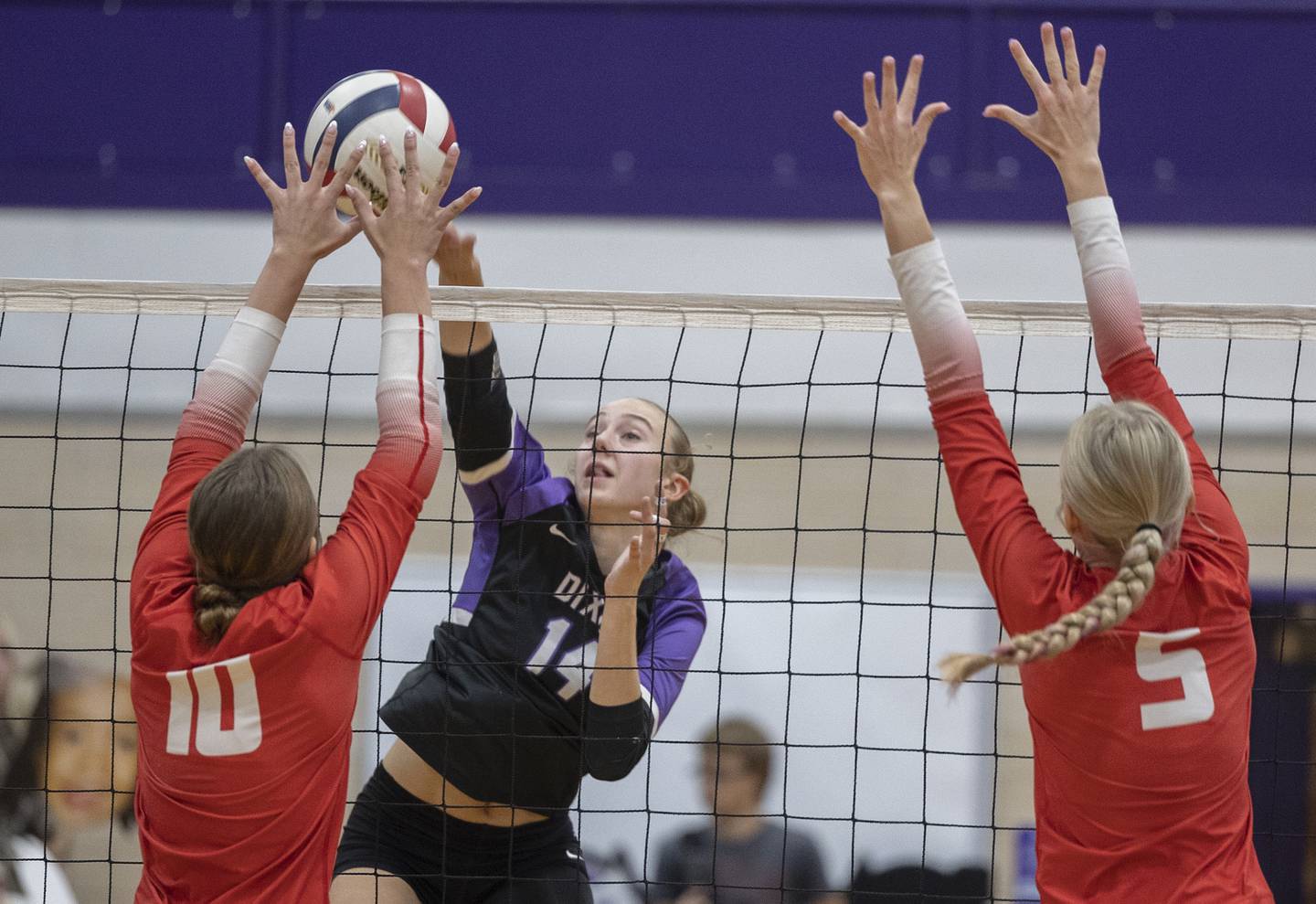 Dixon’s Leah Carlson hammers a shot against Oregon’s Lola Schwarz Thursday, Oct. 9, 2025.