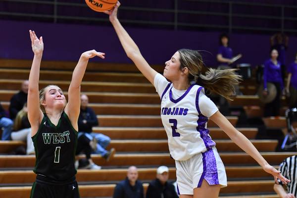 Freshman Eva Yerkovich’s big shots, game-saving block seal Downers Grove North’s win over Glenbard West