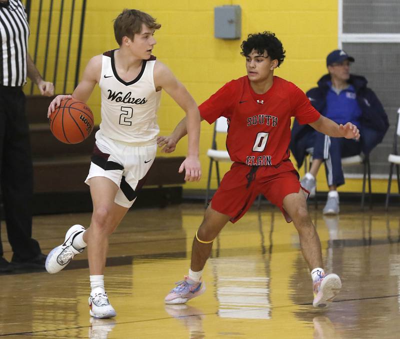 Prairie Ridge's Drake Tomasiewicz runs their offense against South Elgin’s Shailen Patel during a Hinkle Holiday Classic basketball game Tuesday, Dec. 27, 2022, at Jacobs High School in Algonquin.