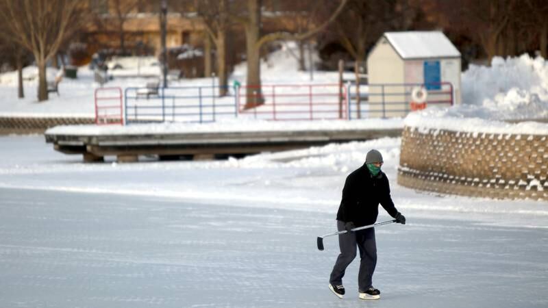 Outdoor skating, ice hockey rinks in northern Illinois for winter fun