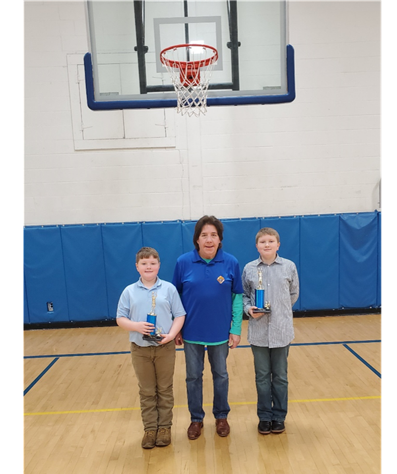Morris Council 845′s annual Knights of Columbus Free Throw Contest took place Sunday, January 29, 2023 at Immaculate Conception School during its open house. Pictured (L to R): Blaise Doerfler, Jim Black, Patrick Doerfler