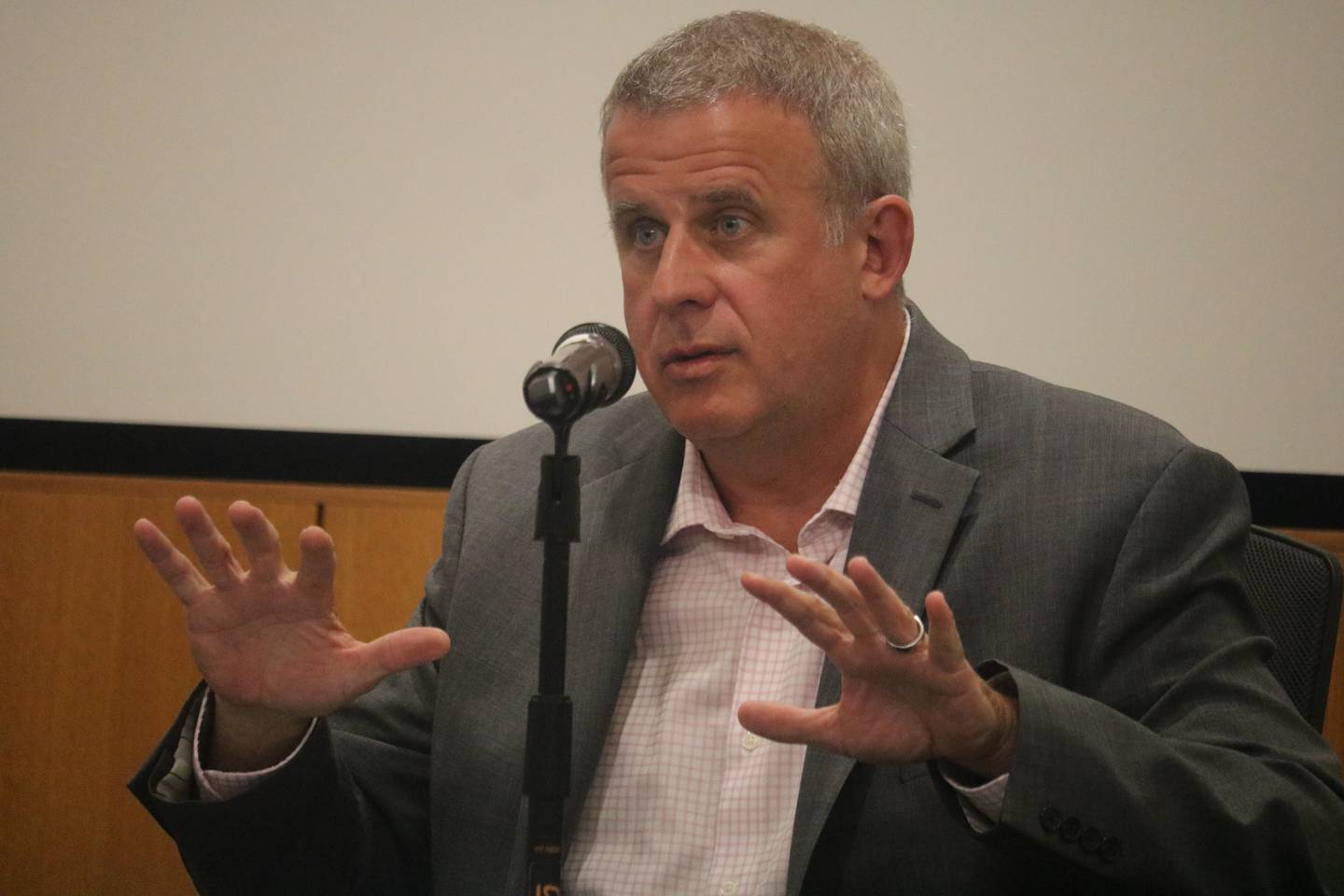 DeKalb Mayor Cohen Barnes speaks at the May 22, 2023 meeting of the DeKalb City Council.
