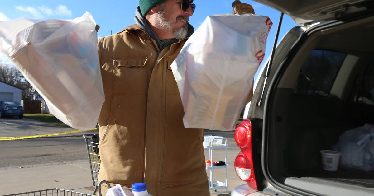 Illinois Valley food pantries brace for sharp demand for Christmas food help