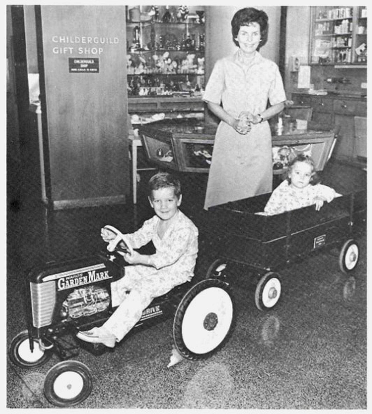 The Childerguild Gift Shop officially opened on June 4, 1950, in a small space on the hospital’s former Joliet campus and adjacent to the hospital’s pharmacy.