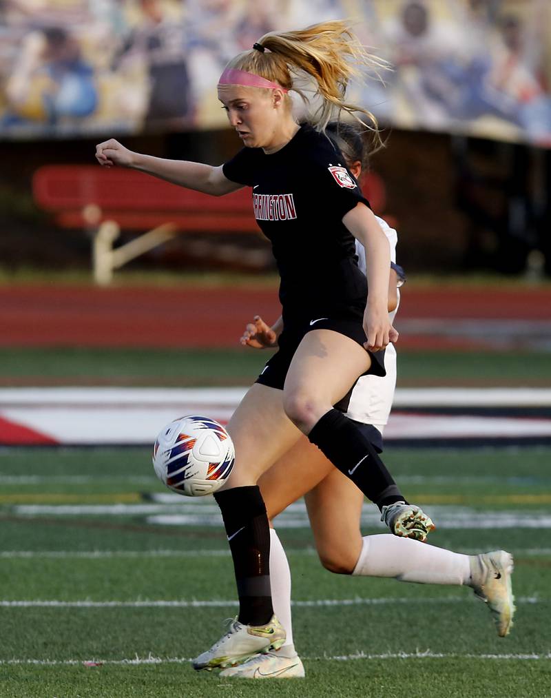 Barrington's Lucy Stanton tries to control the ball in front of O'Fallon's Lailyn Patterson during the IHSA Class 3A state championship match at North Central College in Naperville on Saturday, June 3, 2023.