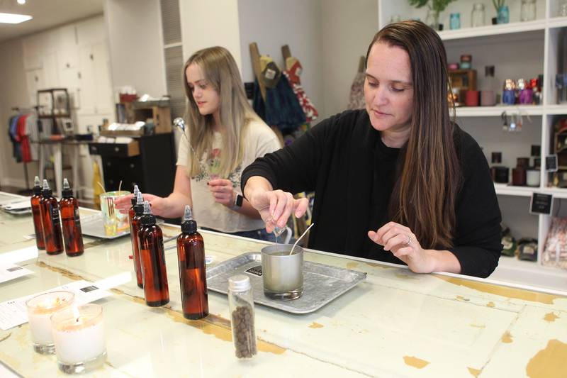 New Grayslake business invites patrons to make their own candles Shaw Local