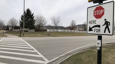 Gas leak shuts down McHenry intersection