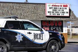 Trial begins for Crest Hill man charged with killing Joliet bartender