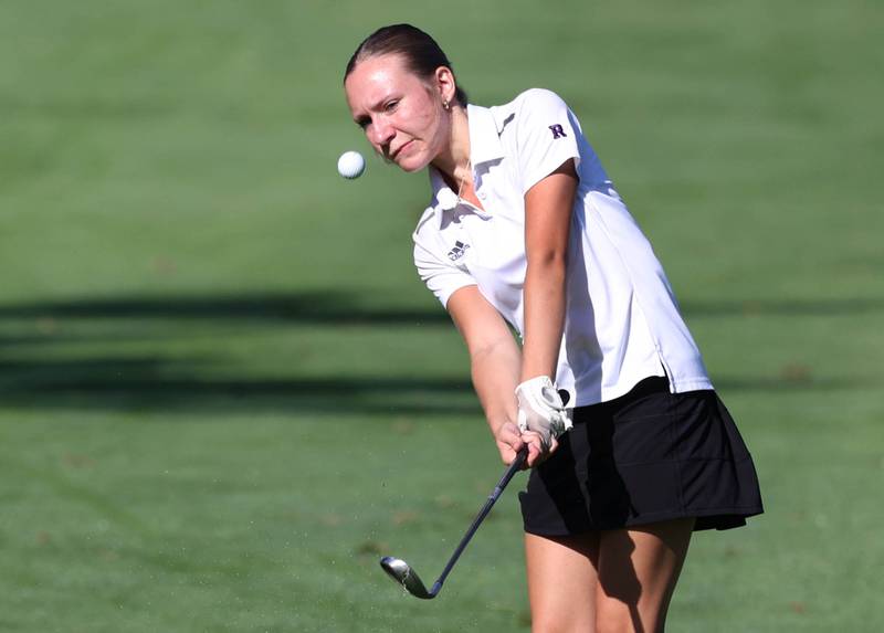 Rochelle’s Abigail Smith chips onto the second green Tuesday, Sept. 23, 2025, during the Interstate 8 girls golf meet at the Sycamore Golf Club.