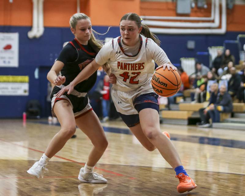Oswego's Kendall Grant (42) drives past the defense during their basketball game between Yorkville at Oswego, Feb 7, 2026 in Oswego.
