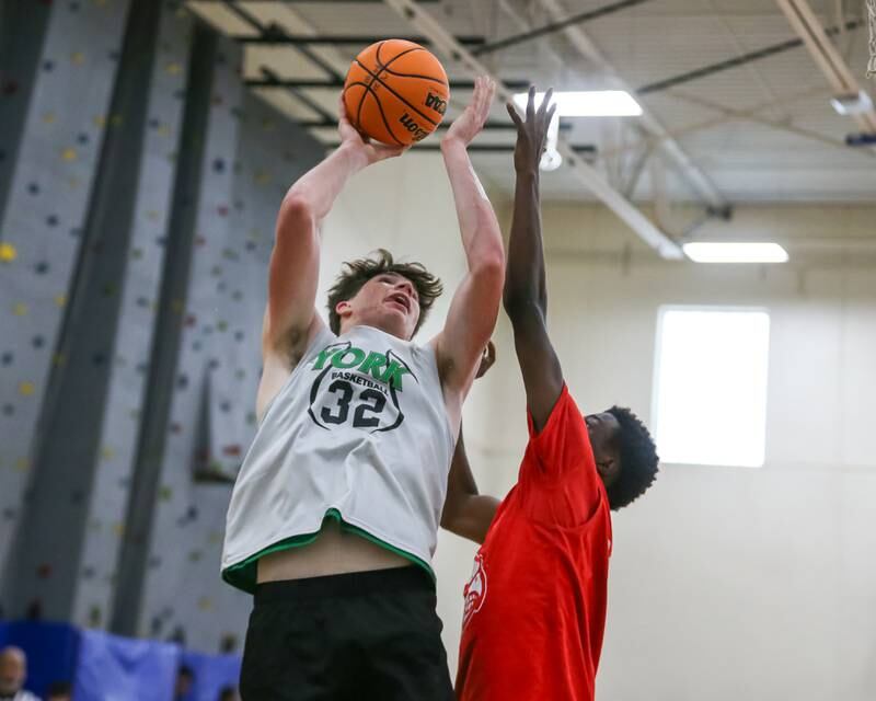 York's Hunter Stepanich (32) puts up a shot at the Riverside-Brookfield Summer Shootout basketball tournament in June 2024.