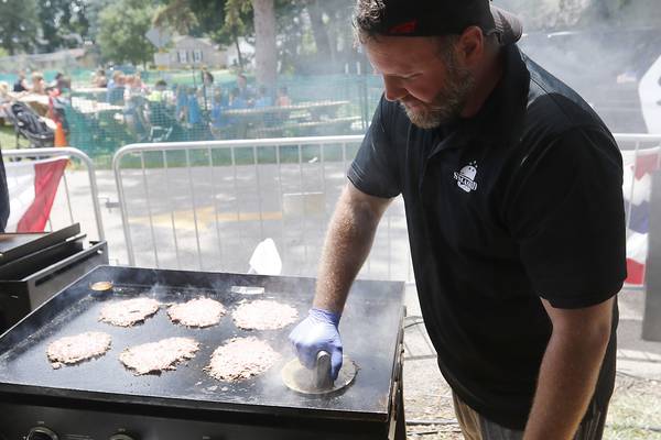 Crystal Lake food truck, Lemont tavern are last 2 standing for best burger title 