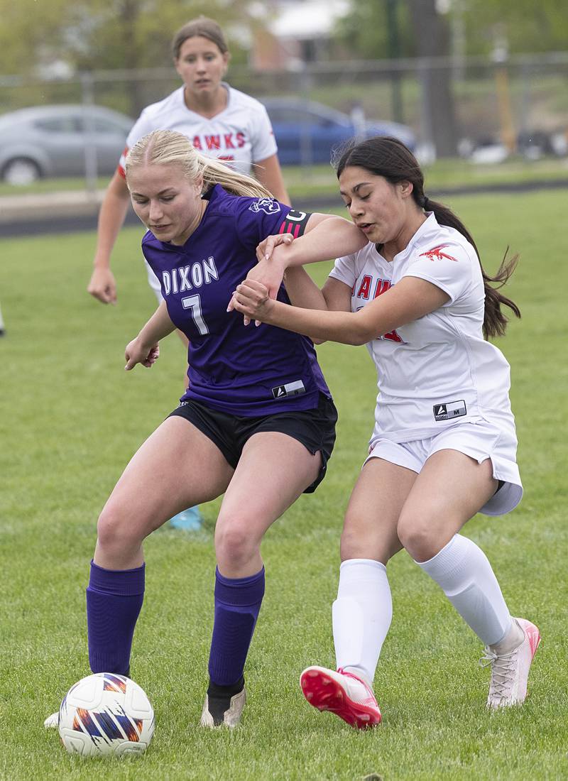 Dixon’s Micki Worrell and Oregon’s Sophia Stombaugh fight for the ball Friday, May 1, 2026.