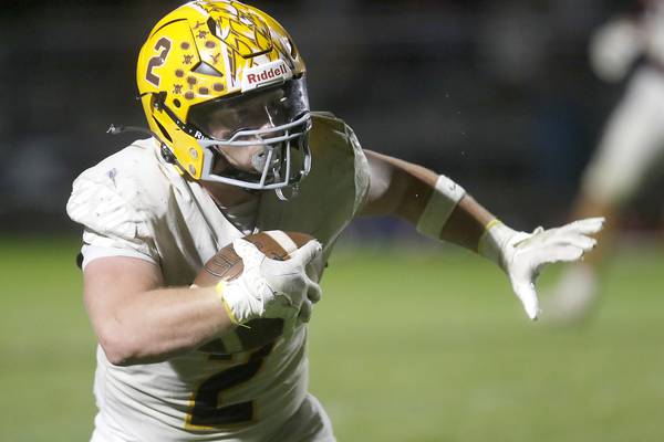 Caden DuMelle breaks Jacobs rushing record: McHenry County Week 3 notebook