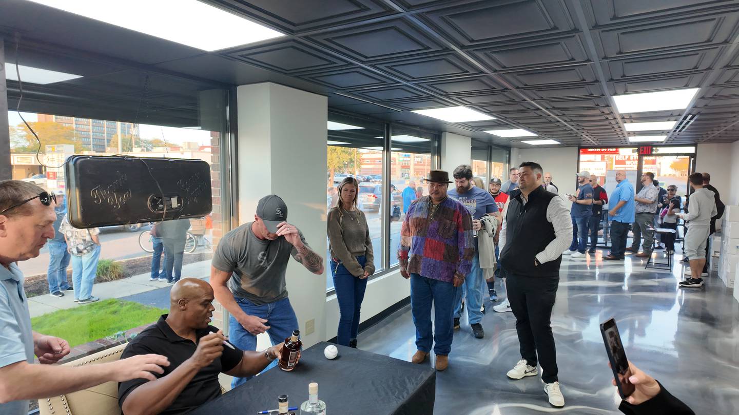 Approximately 200 people came out to Goodfellas Cigar Lounge in Joliet on Thursday night to meet National Baseball Hall of Famer Frank Thomas.