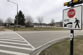 Gas leak shuts down McHenry intersection