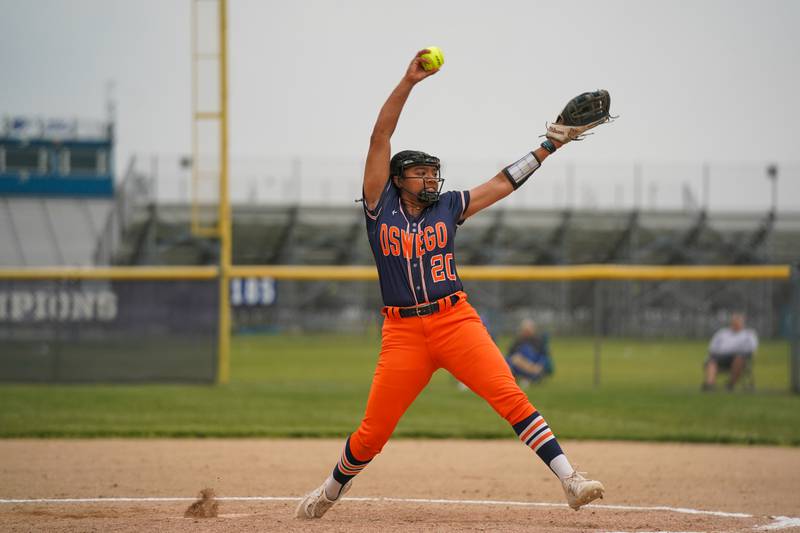 Oswego’s Jaelynn Anthony (20) throws a pitch against Neuqua Valley during a Class 4A Oswego East Regional Final softball game at Oswego East High School on Friday, May 30, 2025.