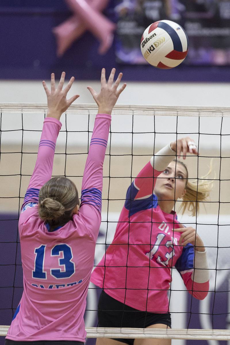 Dixon’s Solis Thompson plays the ball against Newman’s Kennedi Shippert Thursday, Oct. 2, 2025.
