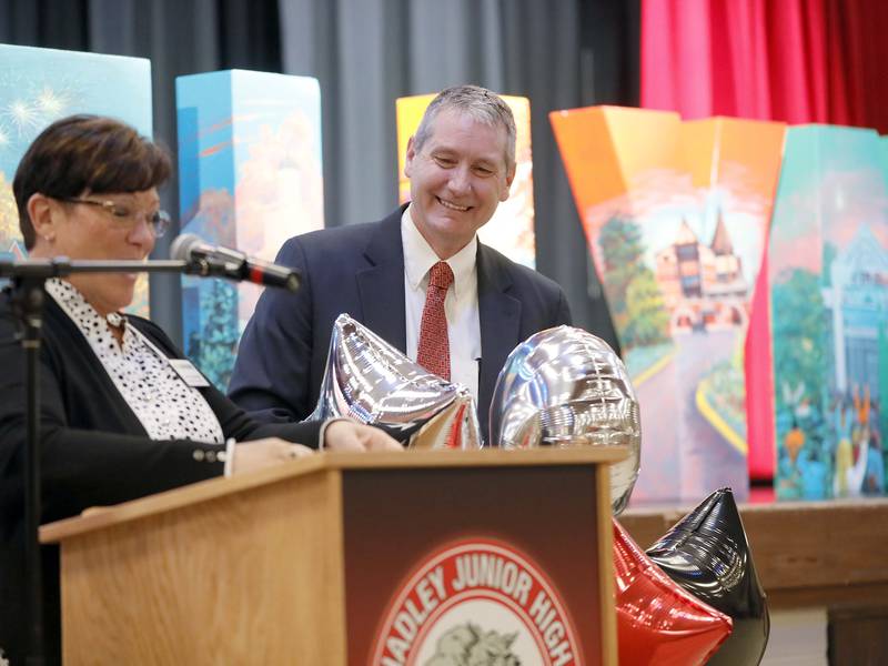 ‘A team award’: Glen Ellyn administrator honored as best middle school principal in the state