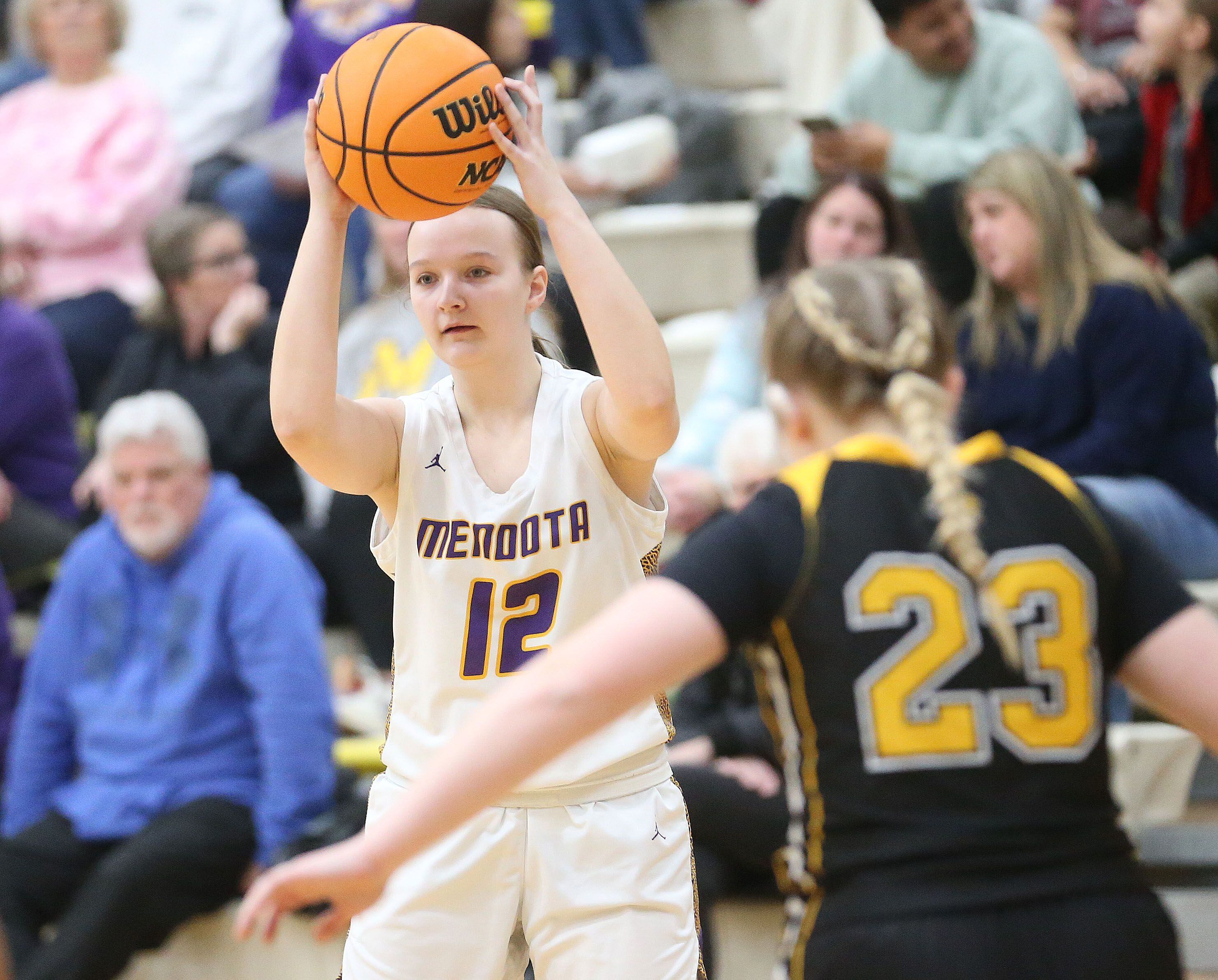 Mendota's Karissa Freeman looks to pass the ball around Putnam County's Emberlyn Cwikla on Tuesday, Feb. 10, 2026 at Mendota High School.
