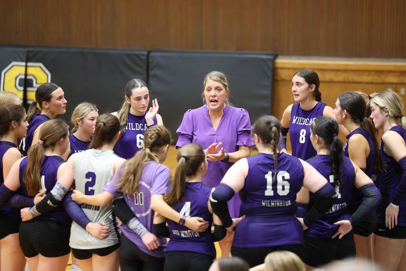 Wilmington head coach Kelly Van Duyne talks to players in a timeout during the Wildcats' loss in three sets, 25-16, 22-25, 17-25, to Pontiac in the IHSA Class 2A Herscher Regional championship on Thursday, Oct. 30, 2025.