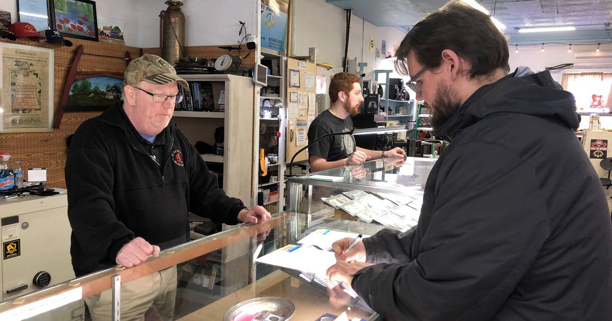 Spring Valley pawn shop relieved as Illinois pawn bill stalls in Senate