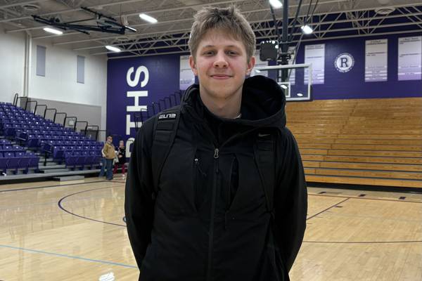 Rochelle stuns Ottawa late with half-court buzzer-beater