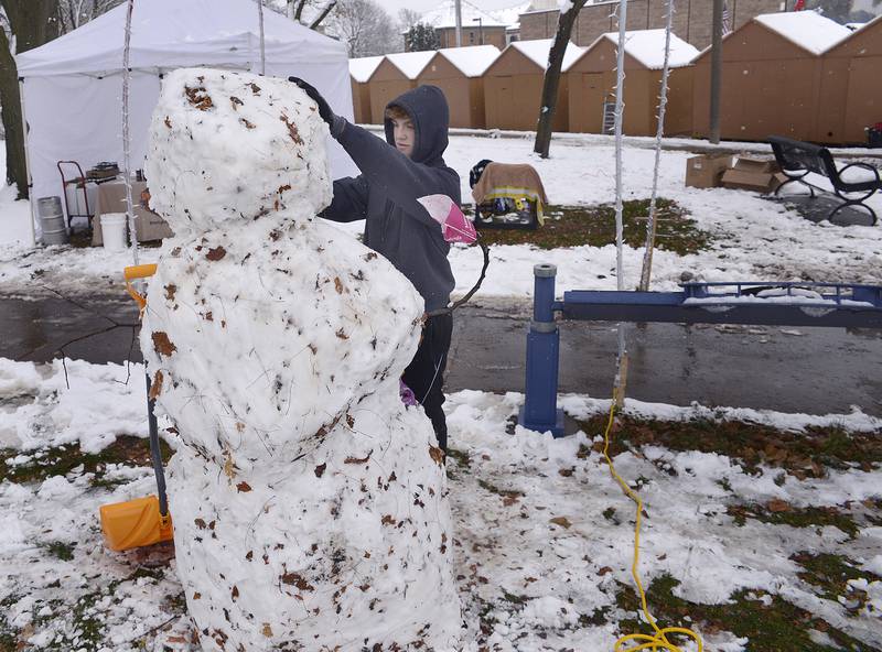 Photos Snow falls on Chris Kringle Market in Ottawa Shaw Local