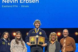 2 Illinois FFA members win prestigious American Star awards