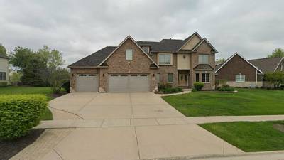 Single-family home sells in Shorewood for $549,000