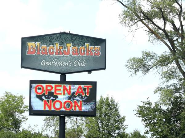 Tie vote kills strip club’s hope for liquor license from Kane County commission