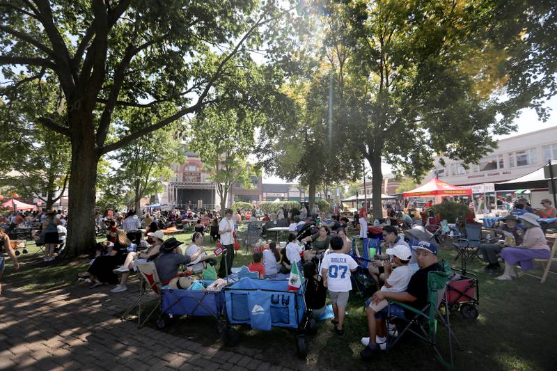 People hang out in the shade  on Sunday, Sept. 14, 2025, during the annual Hispanic Connections Mexican Independence Day Celebration in the Historic Woodstock Square. The celebration featured music, food and culture.