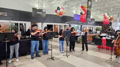 Joliet’s Hufford Jr. High orchestra takes holiday tour around city