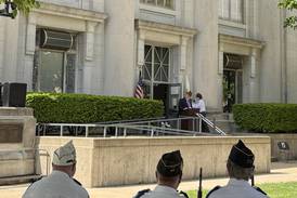 Morris celebrates Memorial Day on the courthouse lawn