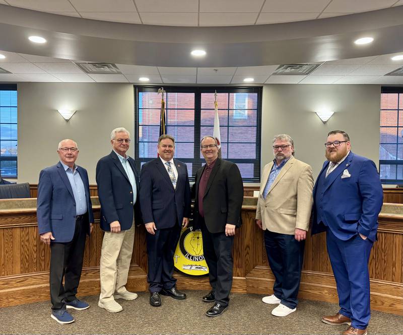 Fourth Ward Alderman Jim Lukosus, Third Ward Alderman Mike Sapienza, City Clerk James “Jamey” Mertel, Mayor Ken Kolowski, Second Ward Alderman  Jason Edgcomb and First Ward Alderman Bob Tieman were all sworn in during Monday nights city council meeting.