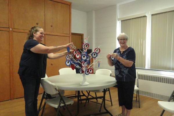 Fort du Rocher DAR chapter welcomes new members, prepares for festival and fall events