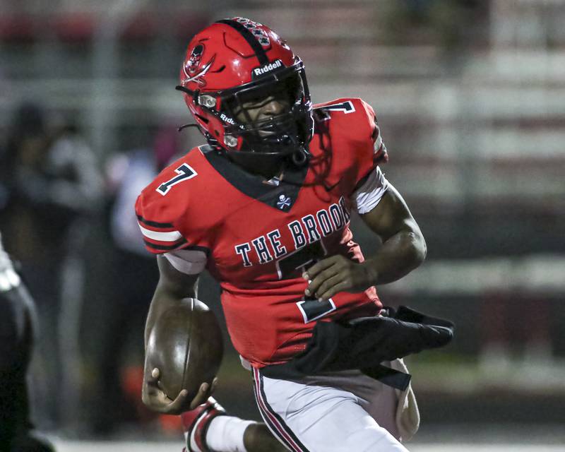 Bolingbrook's Tyson Ward (7) runs into the endzone for a touchdown during football game between Yorkville at Bolingbrook Friday, Oct 24, 2025 in Bolingbrook.