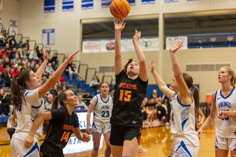 Batavia's Sammie Donahue goes in for the layup against Geneva on Friday, Dec.19,2025 in Geneva.