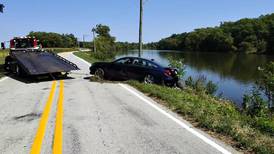 Vehicle crashes into Kankakee River