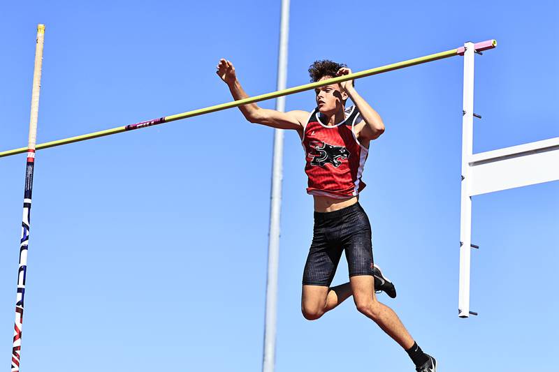 EP's Nathan Punke finished in 2nd place Wednesday in Erie at the IHSA sectional meet. His vault of 4.05m will advance him to the state finals next week.