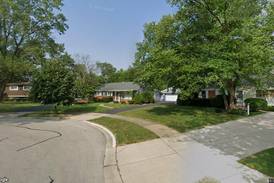 Single-family home in Addison goes for $286,000